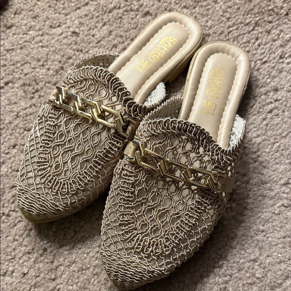 Elegant Gold Chain Detail Women's Slippers